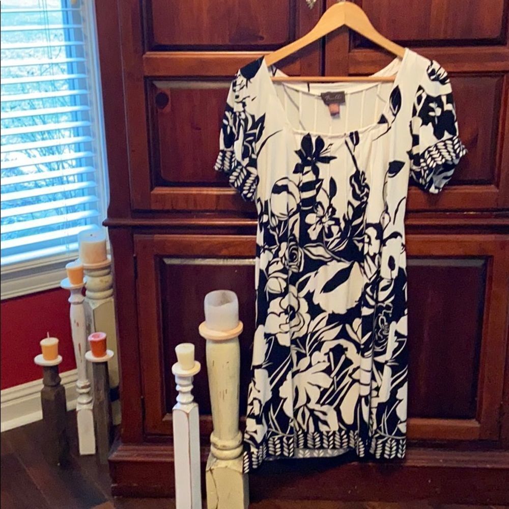 Trulli dress - black and white floral size L